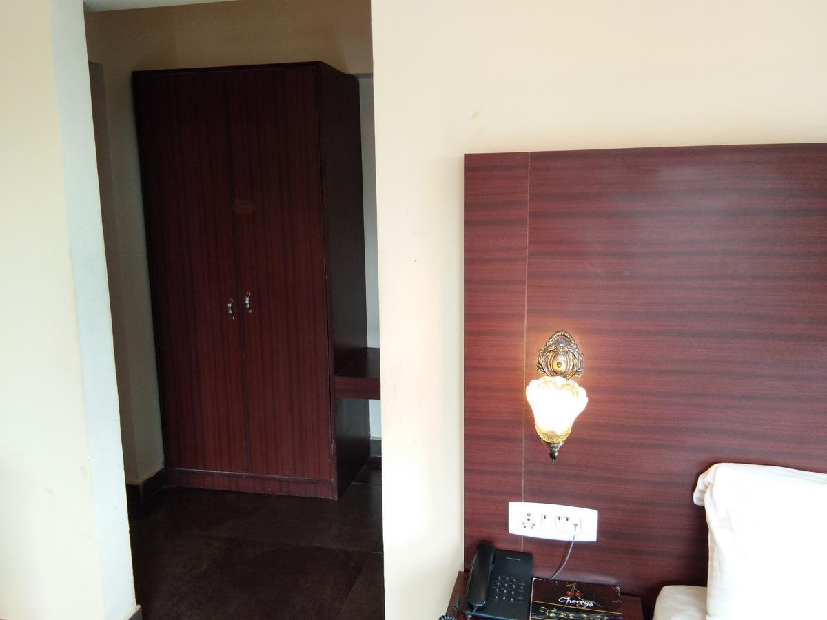 Berry Hills Resort Ooty Exteriör bild